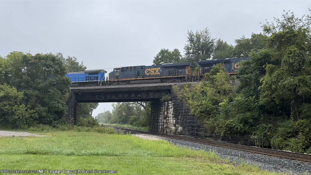 CSX 833